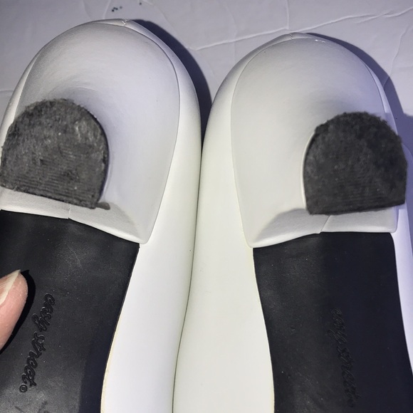 Women’s Easy Street Heels - Picture 9 of 11